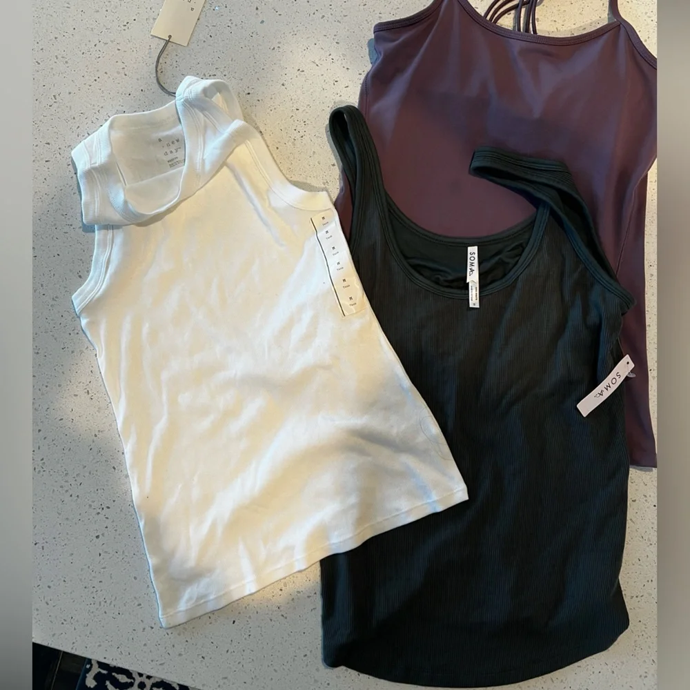 Women's workout top bundle - Picture 5 of 5